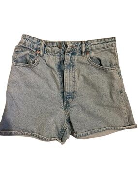 ZARA Light Wash “Mom Short” Denim